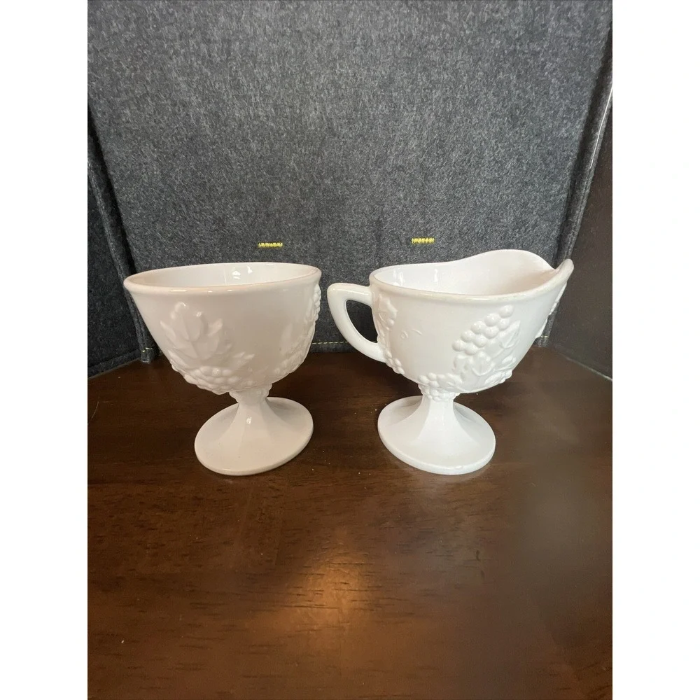 VINTAGE INDIANA GRAPE HARVEST‎ MILK GLASS PEDESTAL CREAMER AND SUGAR BOWL SET